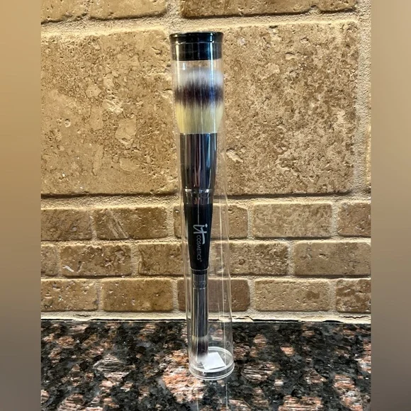 NWT IT Cosmetics Heavenly Luxe Complexion Perfection Brush No. 7 - Picture 2 of 5